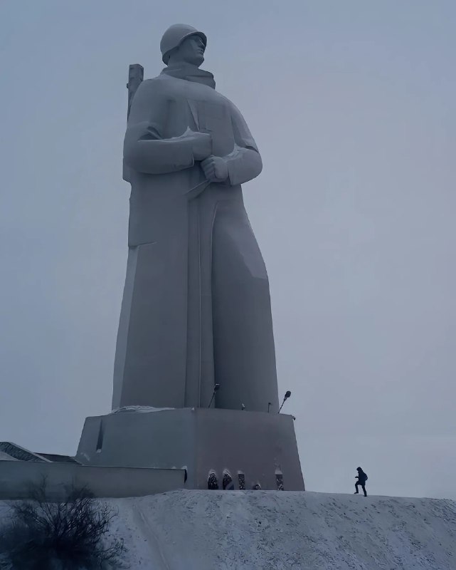 阿廖沙「Алёша」#阿廖沙纪念碑  #苏联雕塑 #苏联艺术 #摩尔曼斯克这座纪念碑是为了纪念在卫国战争期间保卫苏联北极地区的战士们而建的，人们亲切地称之为阿廖沙「Алёша」