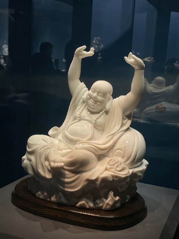 以为是纸，其实是瓷#国家博物馆 #德化白瓷via 抖音以为是纸，其实是瓷#国家博物馆 #德化白瓷via 抖音