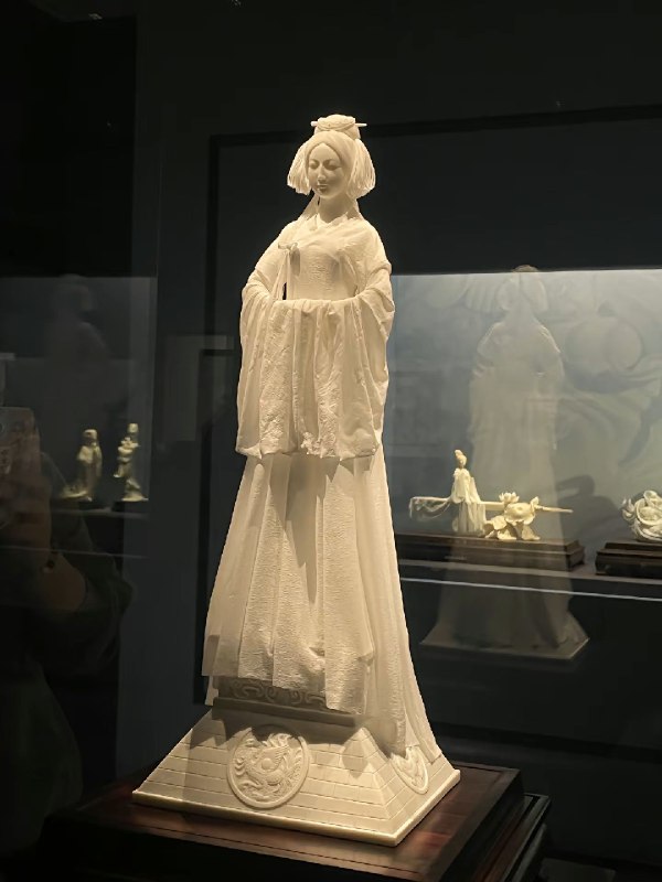 以为是纸，其实是瓷#国家博物馆 #德化白瓷via 抖音以为是纸，其实是瓷#国家博物馆 #德化白瓷via 抖音