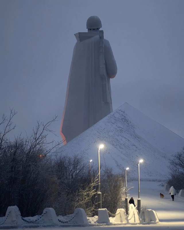 阿廖沙「Алёша」#阿廖沙纪念碑  #苏联雕塑 #苏联艺术 #摩尔曼斯克这座纪念碑是为了纪念在卫国战争期间保卫苏联北极地区的战士们而建的，人们亲切地称之为阿廖沙「Алёша」