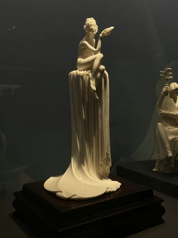 以为是纸，其实是瓷#国家博物馆 #德化白瓷via 抖音以为是纸，其实是瓷#国家博物馆 #德化白瓷via 抖音