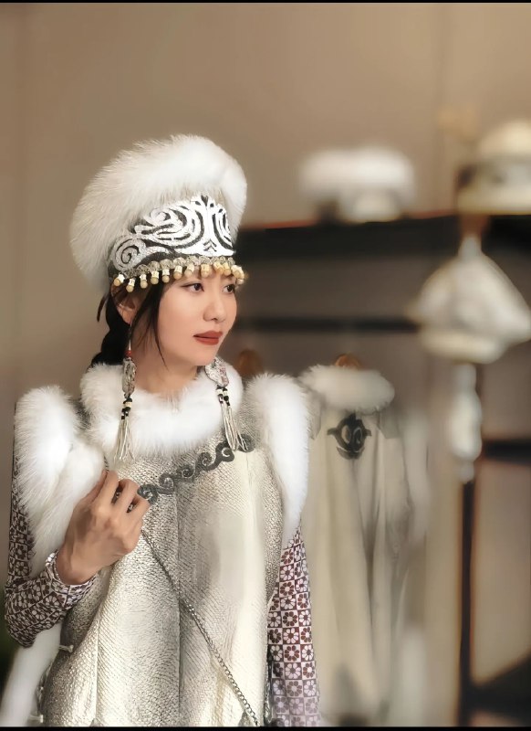 东北土著民族服饰合集#少数民族 #图片图一  满族图二  蒙古族图三  俄罗斯族图四  赫哲族图五  鄂温克族图六  达斡尔族图七  锡伯族图八  朝鲜族图九  鄂伦春族via 本人没素质与东北无关东北土著民族服饰合集#少数民族 #图片图一  满族图二  蒙古族图三  俄罗斯族图四  赫哲族图五  鄂温克族图六  达斡尔族图七  锡伯族图八  朝鲜族图九  鄂伦春族via 本人没素质与东北无关