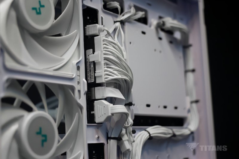 #视野装机猿背插主板正面无接口，简洁大气哟