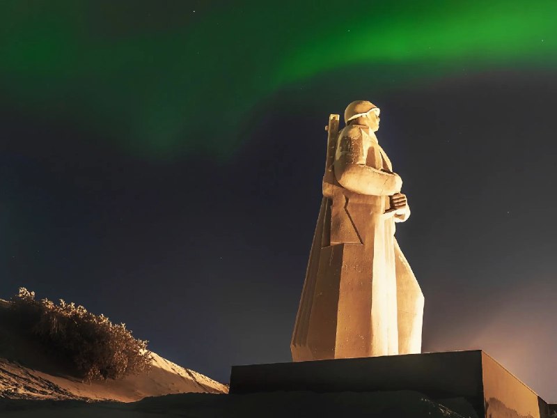 阿廖沙「Алёша」#阿廖沙纪念碑  #苏联雕塑 #苏联艺术 #摩尔曼斯克这座纪念碑是为了纪念在卫国战争期间保卫苏联北极地区的战士们而建的，人们亲切地称之为阿廖沙「Алёша」