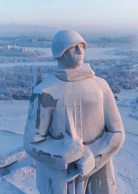 阿廖沙「Алёша」#阿廖沙纪念碑  #苏联雕塑 #苏联艺术 #摩尔曼斯克这座纪念碑是为了纪念在卫国战争期间保卫苏联北极地区的战士们而建的，人们亲切地称之为阿廖沙「Алёша」