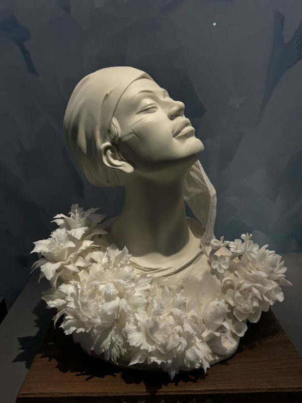 以为是纸，其实是瓷#国家博物馆 #德化白瓷via 抖音以为是纸，其实是瓷#国家博物馆 #德化白瓷via 抖音