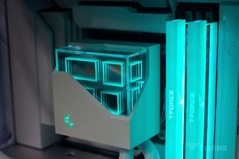 #视野装机猿背插主板正面无接口，简洁大气哟