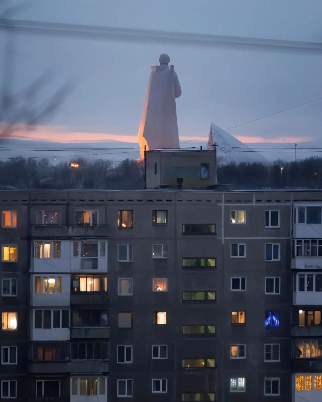 阿廖沙「Алёша」#阿廖沙纪念碑  #苏联雕塑 #苏联艺术 #摩尔曼斯克这座纪念碑是为了纪念在卫国战争期间保卫苏联北极地区的战士们而建的，人们亲切地称之为阿廖沙「Алёша」