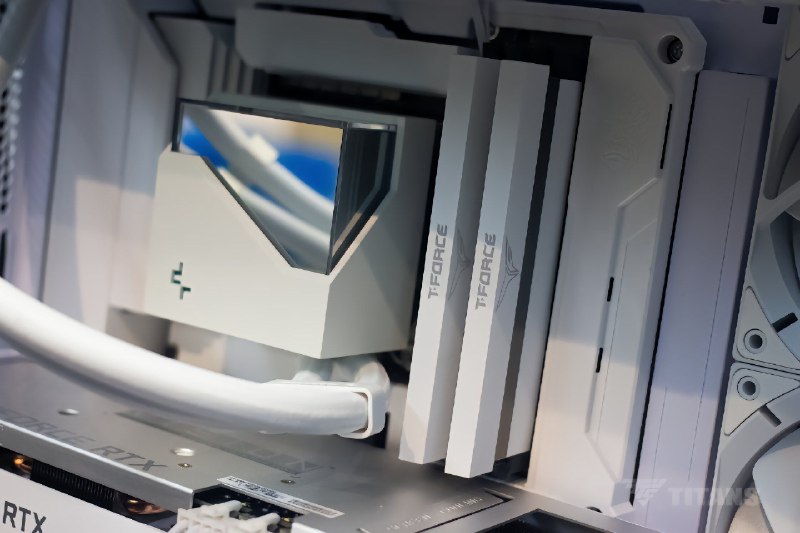 #视野装机猿背插主板正面无接口，简洁大气哟