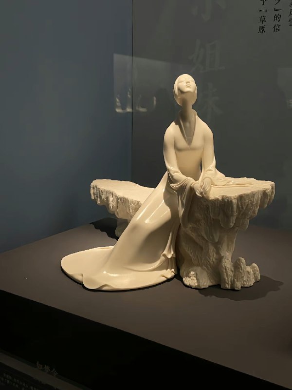 以为是纸，其实是瓷#国家博物馆 #德化白瓷via 抖音以为是纸，其实是瓷#国家博物馆 #德化白瓷via 抖音