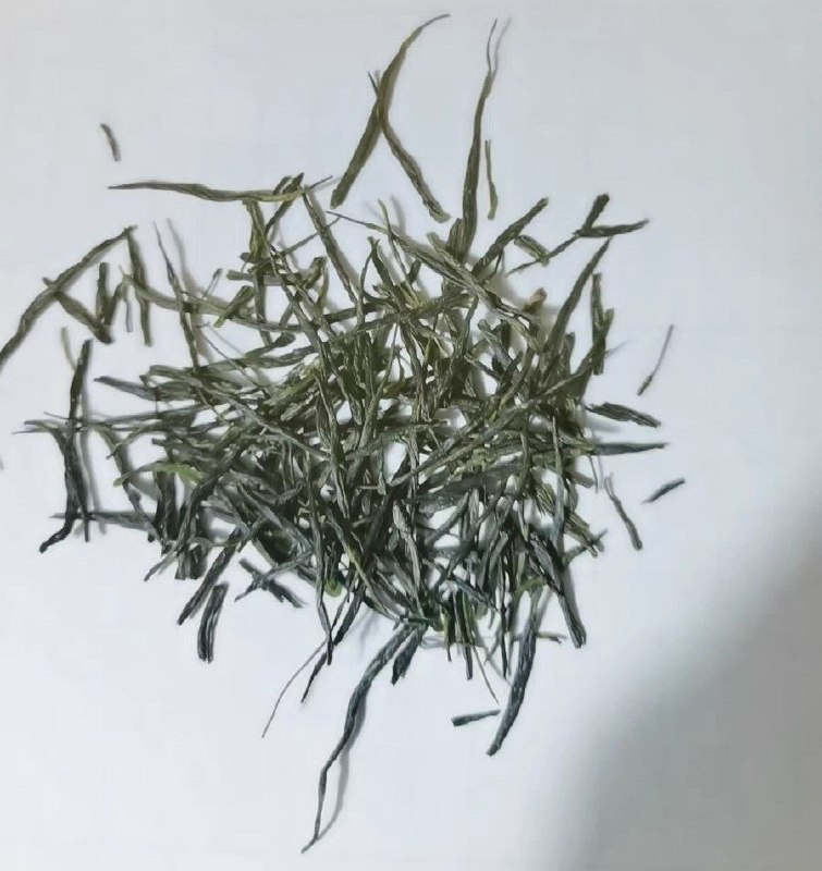 恩施玉露#茶叶 #购物值得购买产地：湖北省恩施市形状：翠绿如松针，条索紧实特点：上投法沉降到杯底（与碧螺春，信阳毛尖一样）；汤色嫩绿明亮，暗毫多评价：香气清爽，滋味醇和，鲜