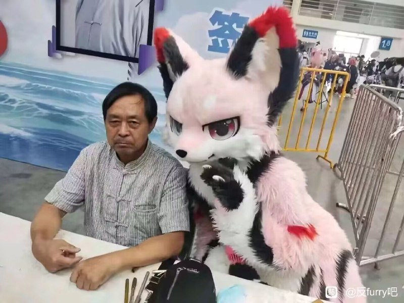 能看出来马老师怕被偷袭