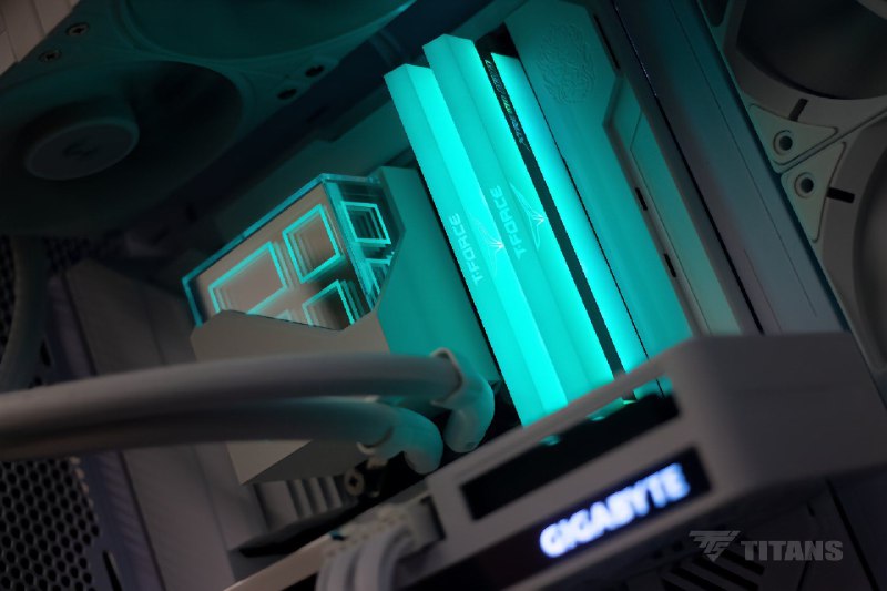 #视野装机猿背插主板正面无接口，简洁大气哟