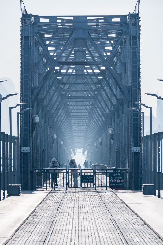 #北国风光 #哈尔滨 #图片图一是松浦大桥，图二是中东铁路公园，图三是在滨州线的桥下，图四图五是哈尔滨江北船厂#北国风光 #哈尔滨 #图片图一是松浦大桥，图二是中东铁路公园，图三是在滨州线的桥下，图四图五是哈尔滨江北船厂