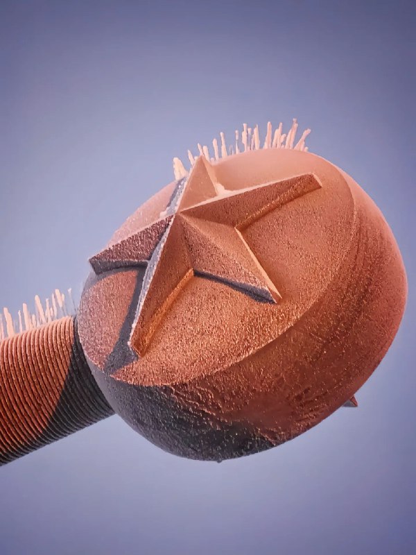 【后方-前方】#后方前方纪念碑 #苏联雕塑 #雕塑 #艺术 #俄罗斯雕塑纪念碑竖立在马格尼托哥尔斯克，一名工人向一名战士授剑