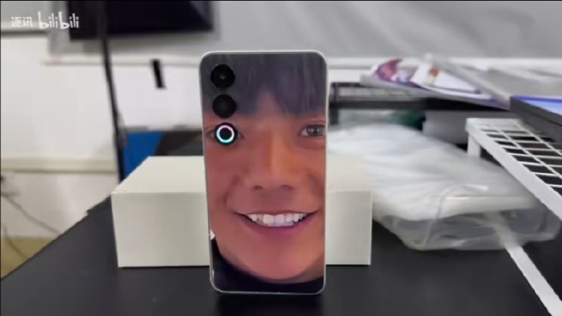 这下真是义眼丁真了